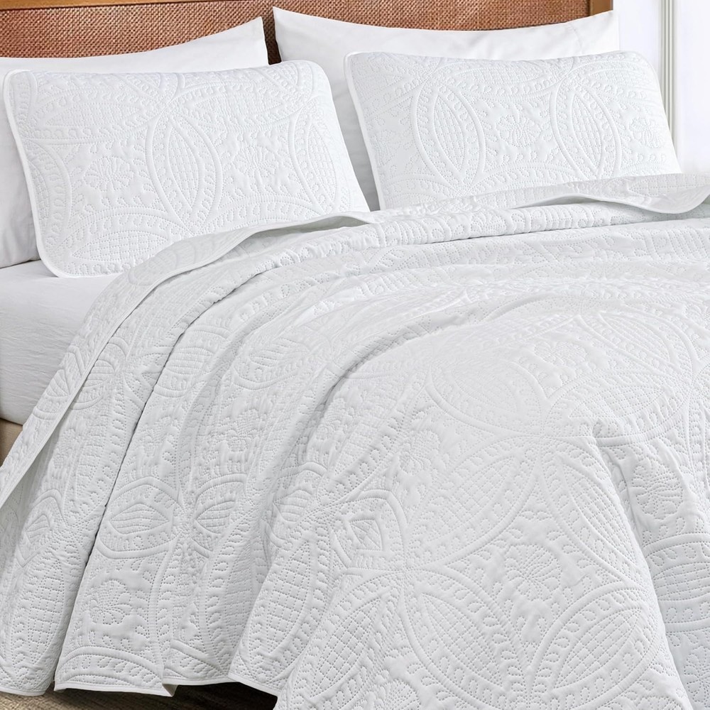 Austin Oversized Bedspread Set - 3-Piece King in Soft White Medallion Pattern