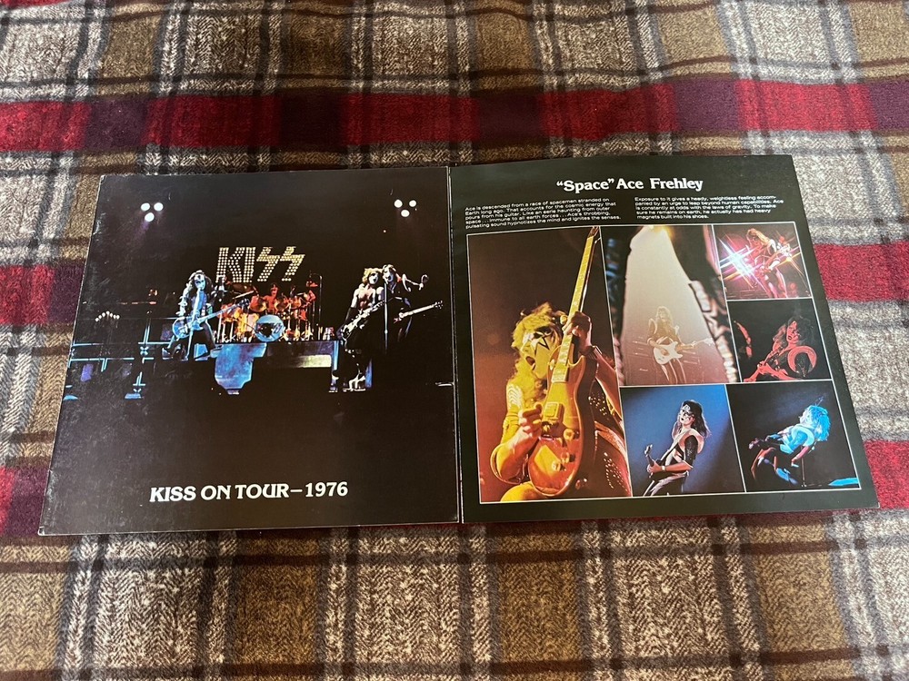 KISS ON TOUR 1976 TOUR BOOK