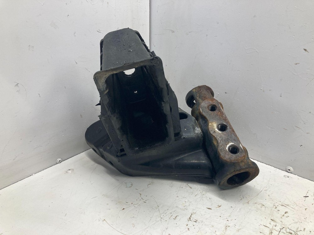 2008-2020 Freightliner CASCADIA Left/Driver Bumper Bracket - Used