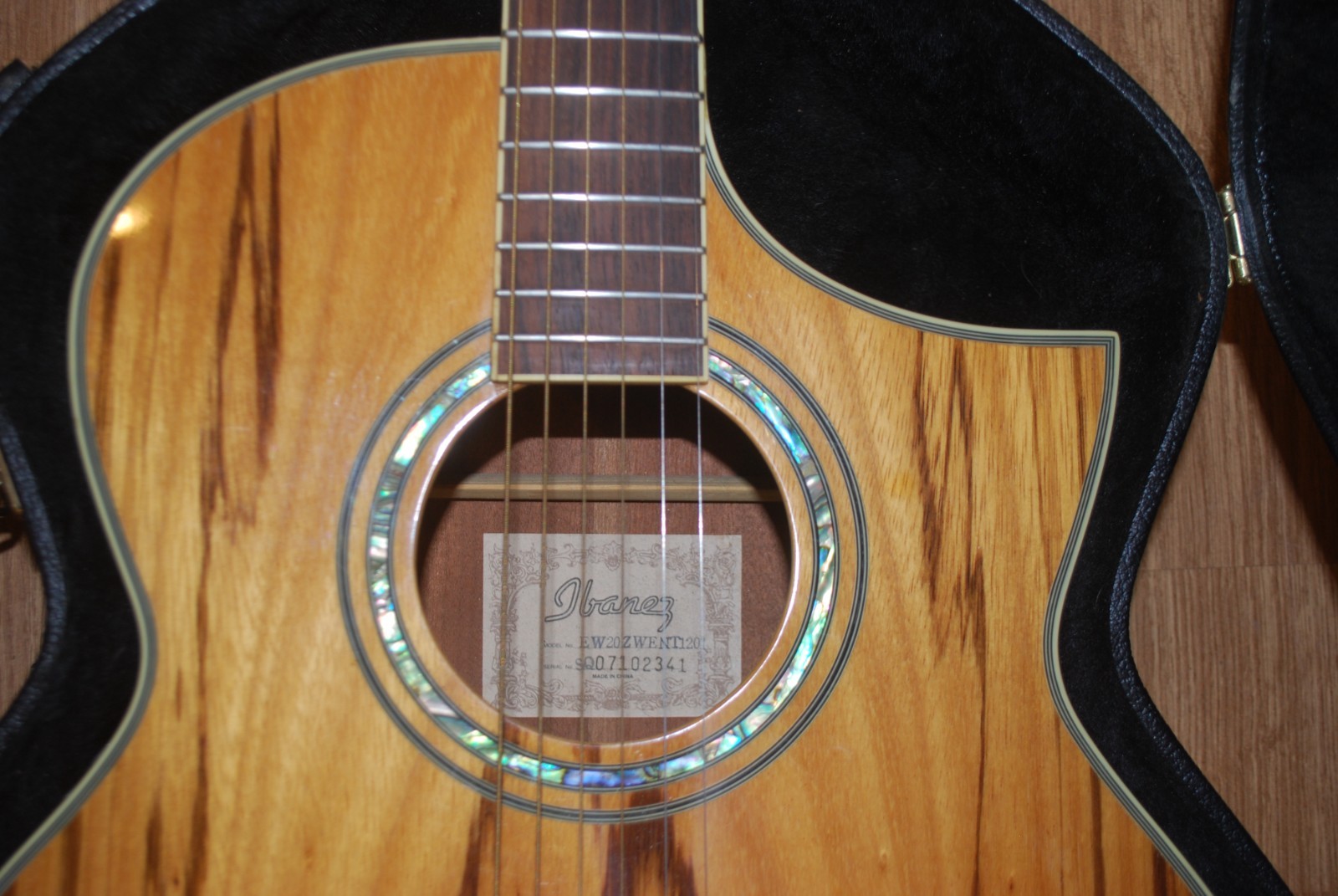 Ibanez - EW20 - ZWENT1201 Electric Acoustic Guitar With Hard Case