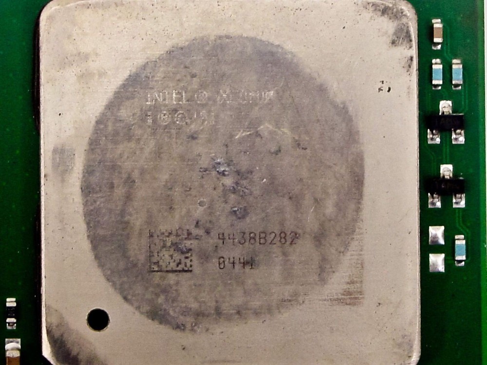 Intel SL6VN Prestonia Xeon 2.8GHz 512KB Cache 533MHz Processor