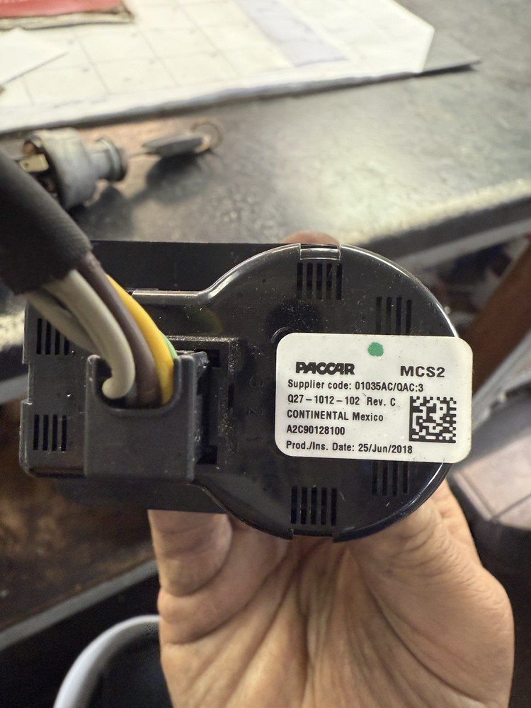PACCAR MENU CONTROL SWITCH Q27 1012 102