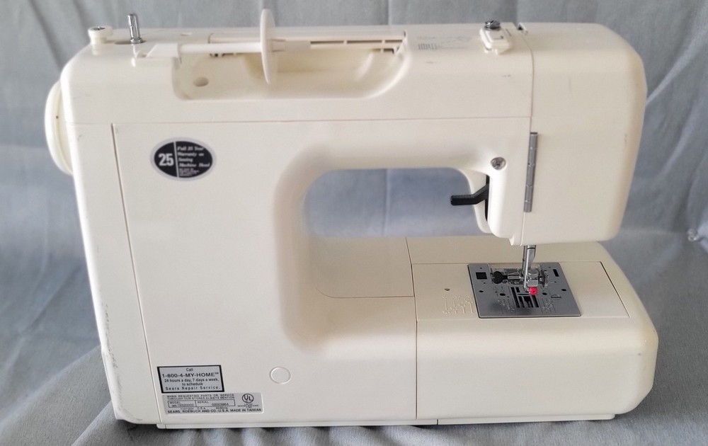 Vintage Kenmore Sewing Machine Model 38516520000 *READ DESCRIPTION FOR CONDITION