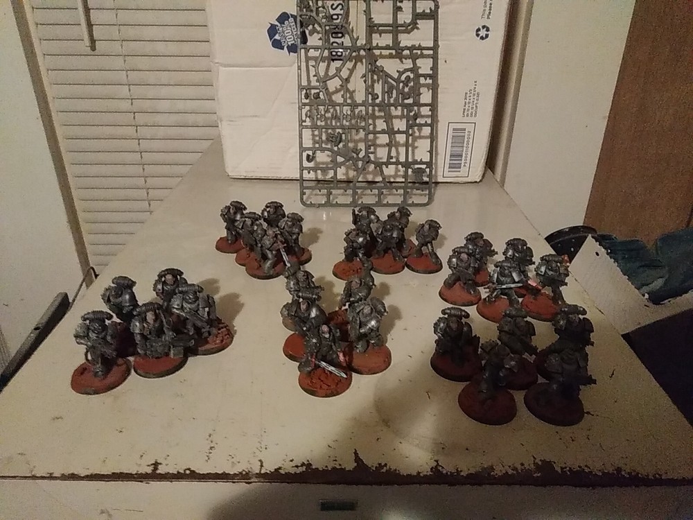 30 Mk 6 Space Marines With A Basic Steel/metallic Paint Scheme/bits Sprue