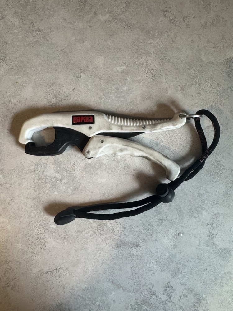 Rapala Floating Fish Gripper White & Black Plastic Ergonomic Grip 6"