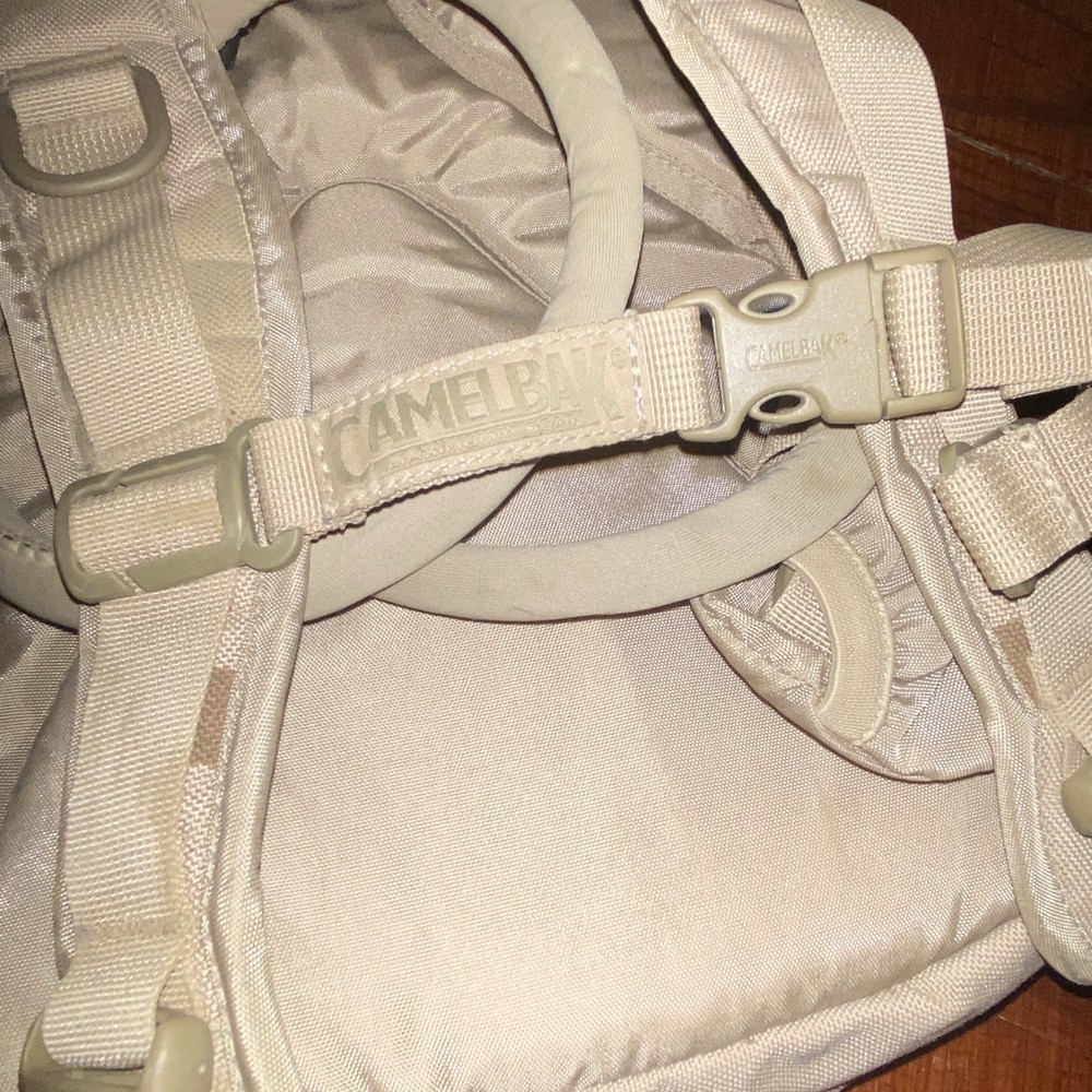 Camelbak M.U.L.E. Maximum Gear Desert Camo hydration pack W/ Bladder (READ)