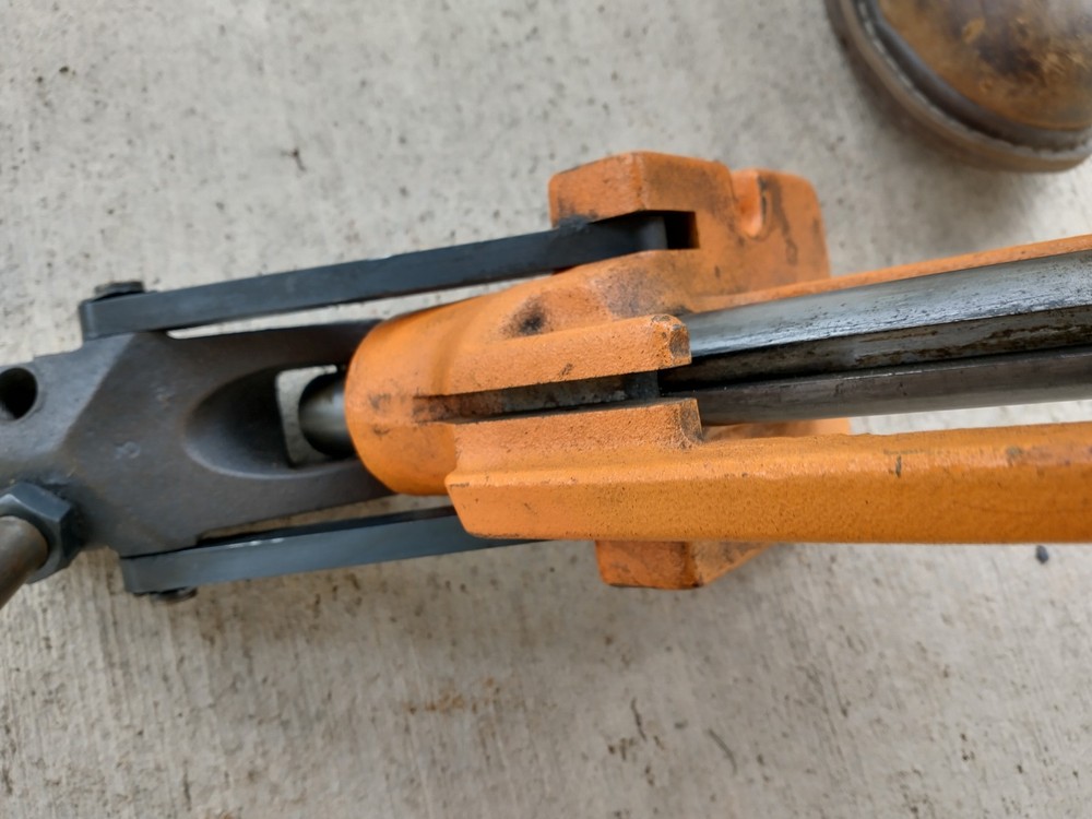 LYMAN ORANGE CRUSHER RELOADING PRESS CAST IRON SINGLE STAGE