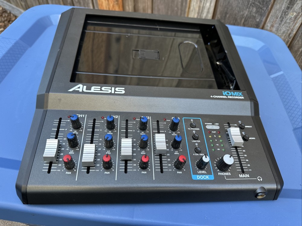Alesis iOMIX 4 Channel RecorderiPad Audio Interface