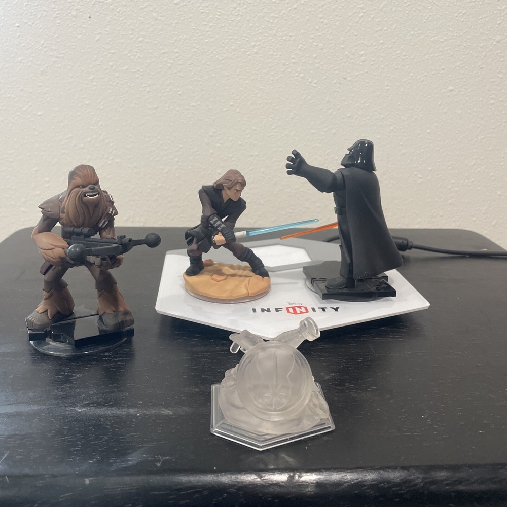 Disney Star Wars Infinity Characters And Platform.