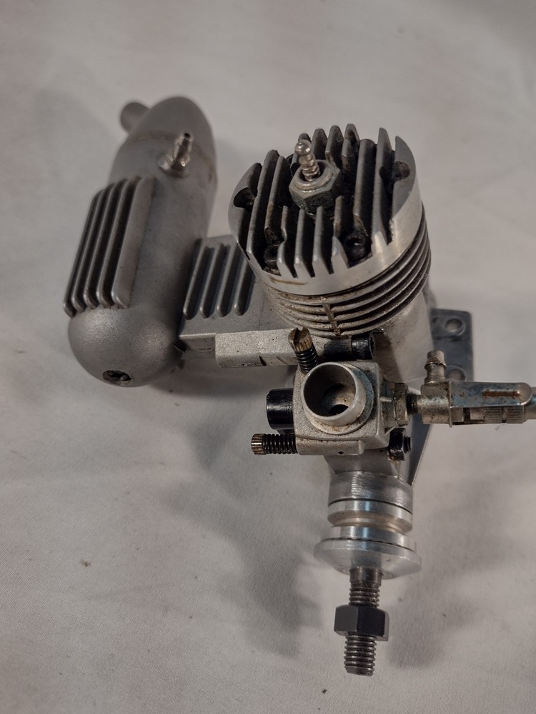model airplane engine Magnum 25 GP