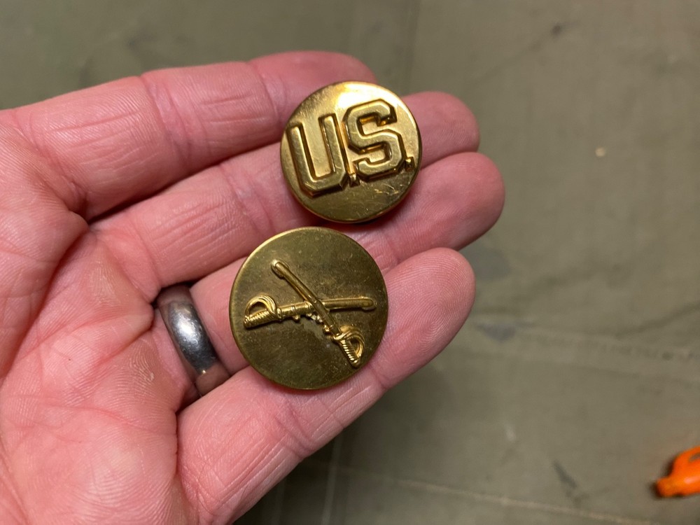 ORIGINAL  WWII US ARMY CAVALRY ENLISTED M1938 CLASS A JACKET COLLAR DISCS-PAIR