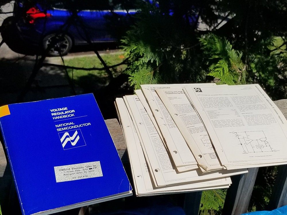 2 VINTAGE ELECTRONIC BOOKS NATIONAL SEMICONDUCTOR DATA 1977 LINEAR APPLICATIONS