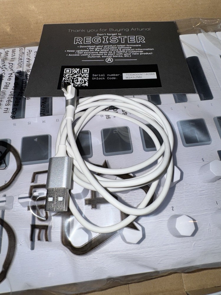 Arturia MiniLab 3 Mini Hybrid Keyboard Controller Creative Software (White)