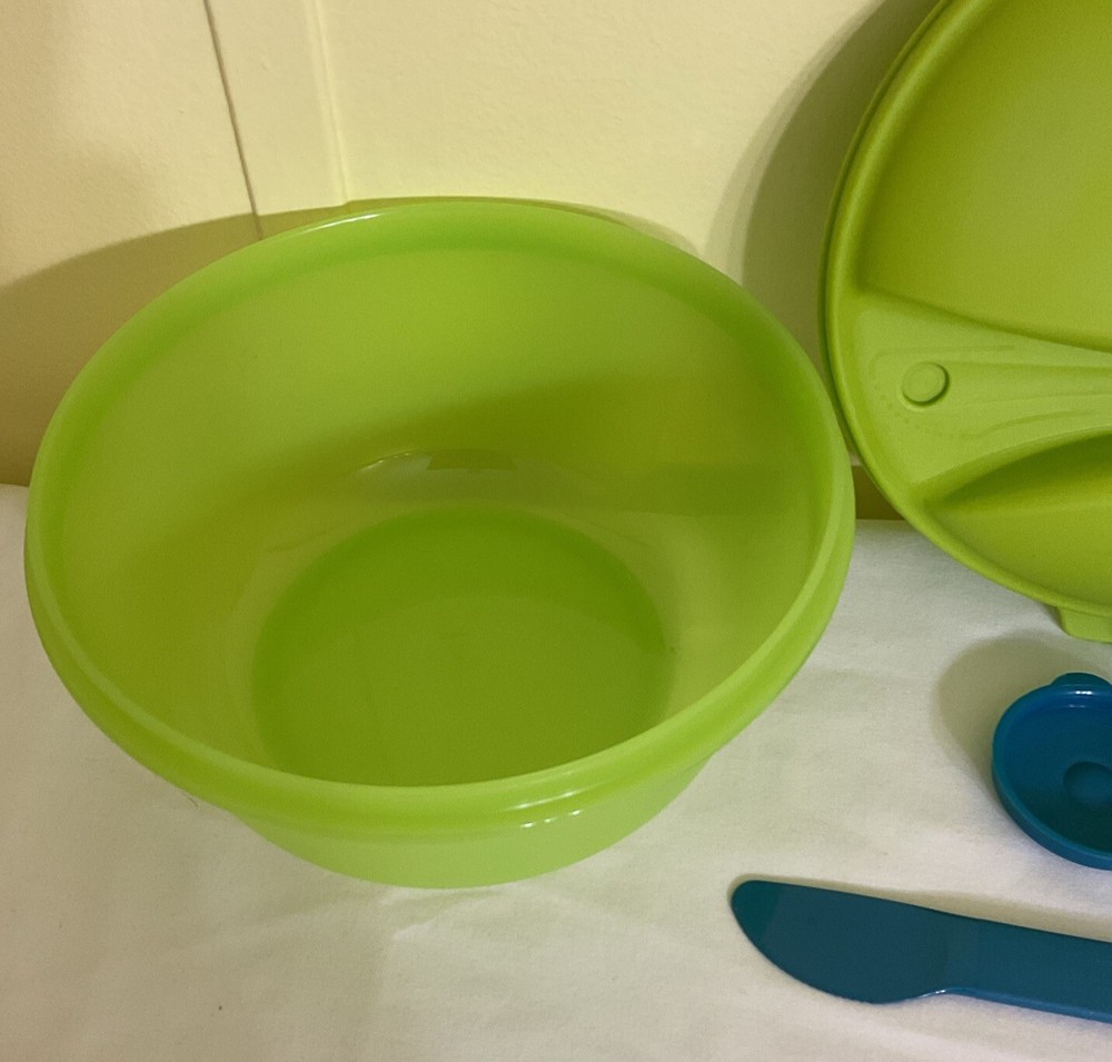 TUPPERWARE Large Salad On The Go Bowl Container Knife (No Fork) & Dressing Cup