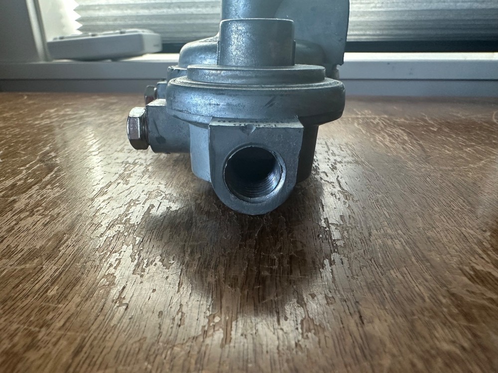 MEC MEGR-298 Compact Integral Two-Stage 90 Degree Vent Propane Regulator