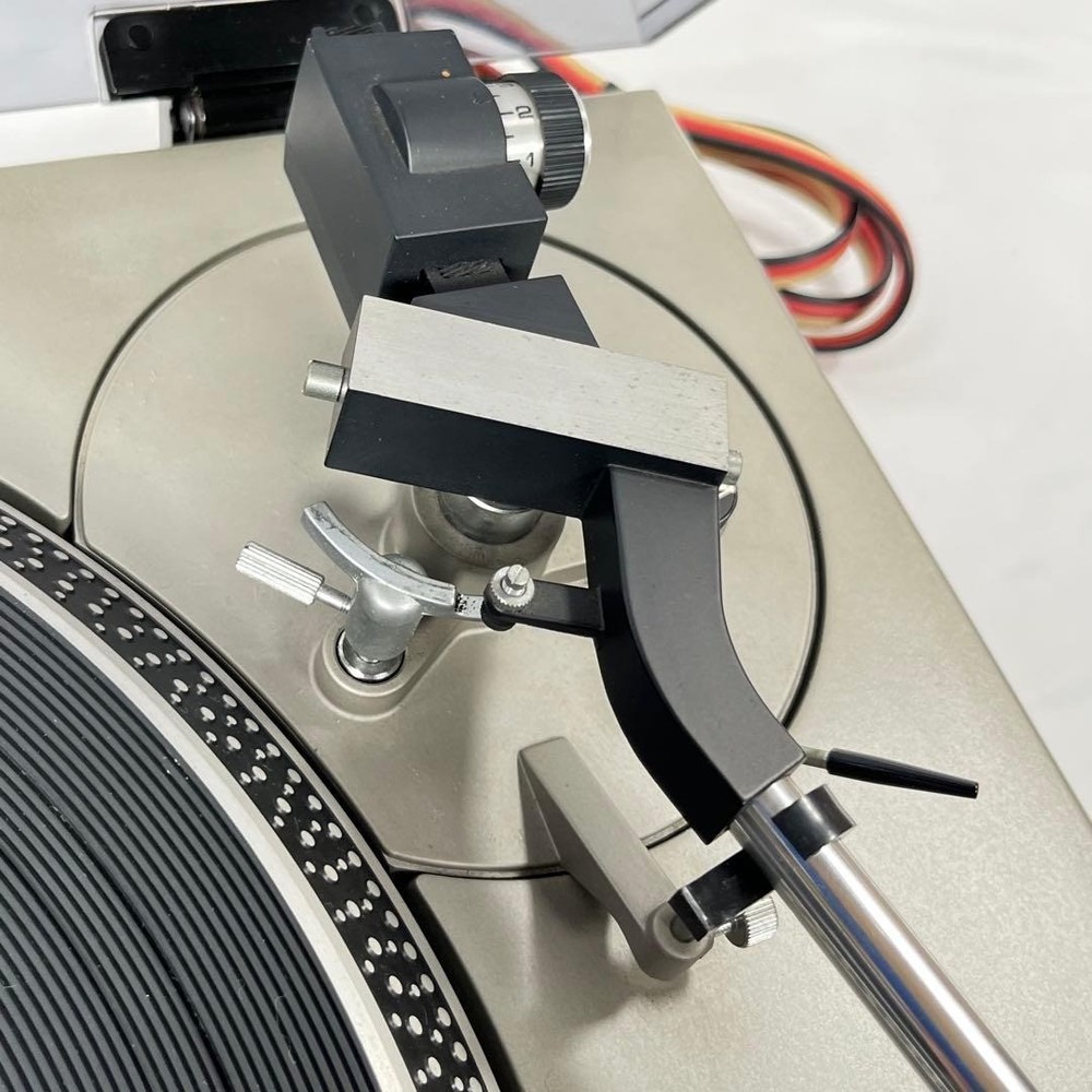 Technics SL-1200 First Generation Direct Drive Turntable Working