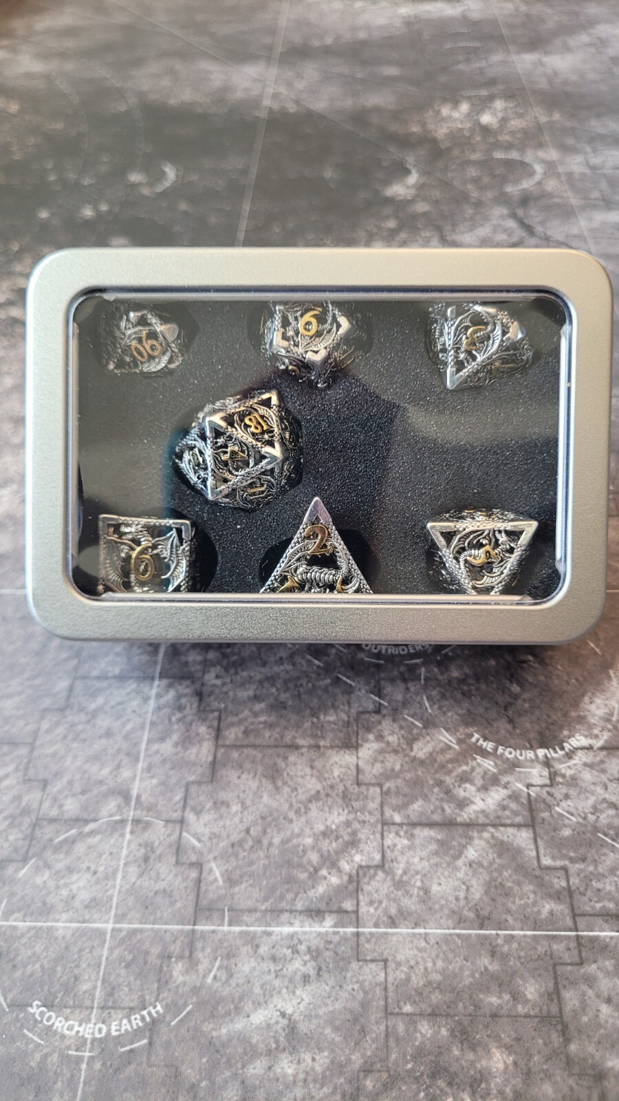 Hollow Metal Dice Set with Box, 7-Piece DND Gaming Dice for RPGs