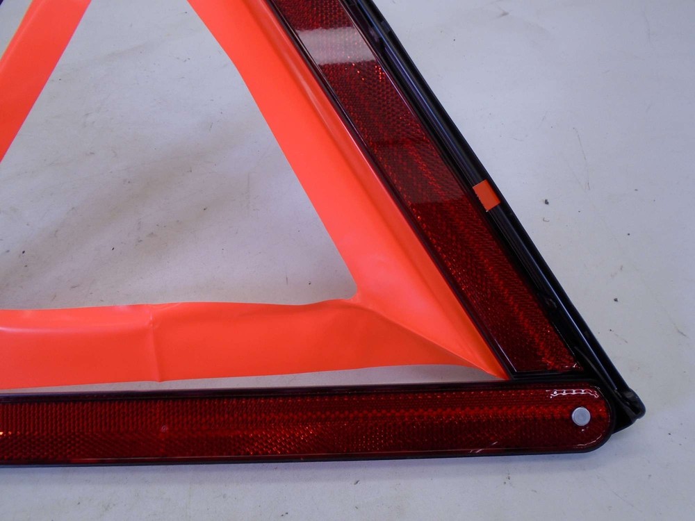 BMW 120D CONVERTIBLE WARNING TRIANGLE 6770487 2008-2013