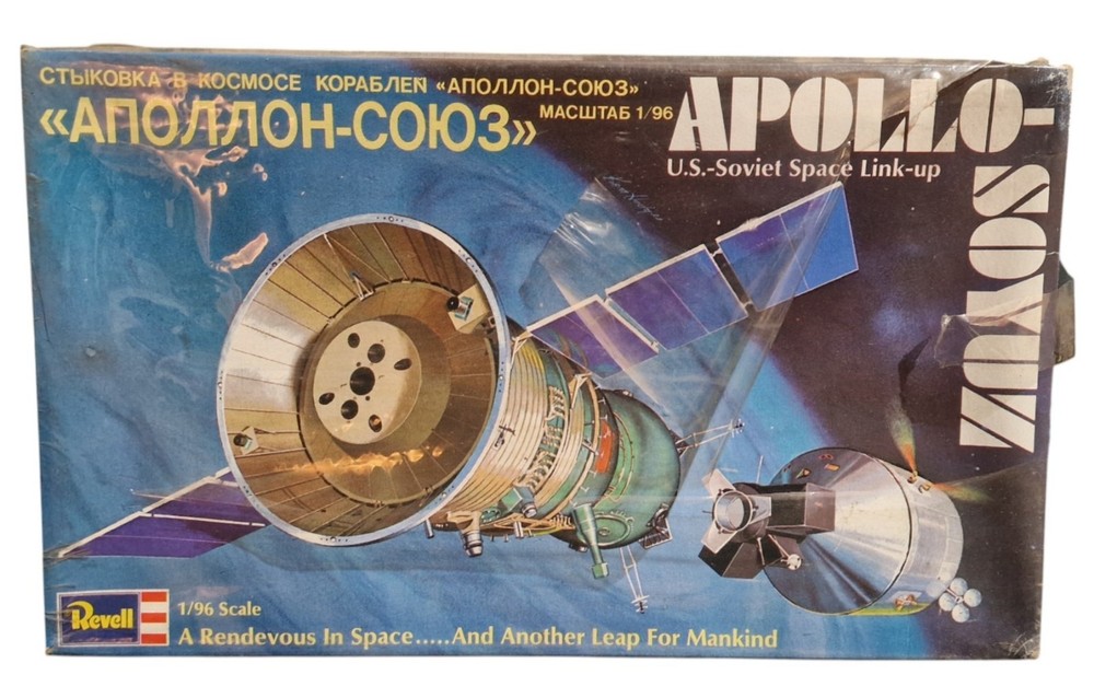 Space : 1:6 scale Explorer 1 & 1:96 scale Apollo Soyuz model kit set