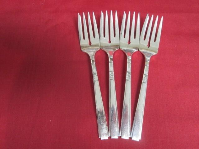 Oneida 1881 Rogers Silverplate-4 Pie Forks - Capri- 1935