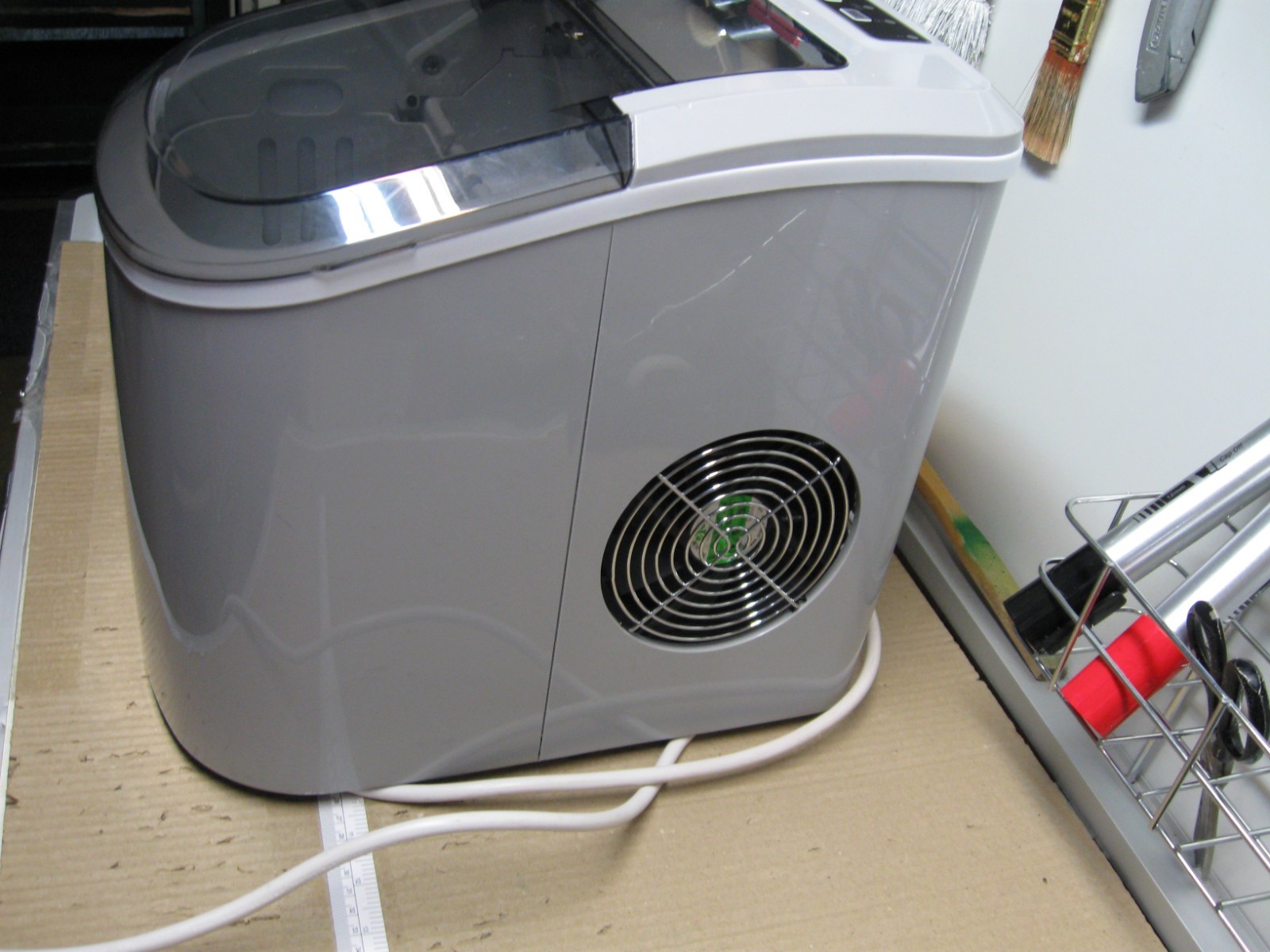 Portable Ice Maker, Frigidaire, Countertop/Picnic Table/Camping, Used Once