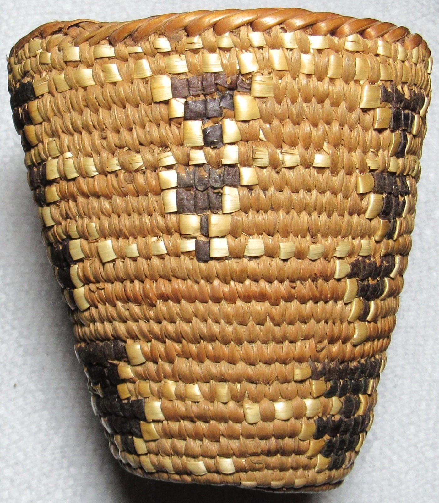 KLICKITAT PLATEAU INDIAN TREASURE IMBRICATED MOUNTAIN BASKET HAT NATIVE AMERICAN