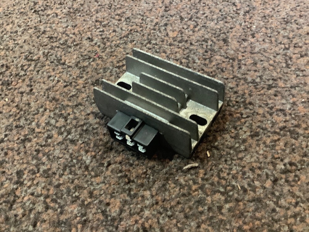 2000 Vespa ET4 Cento 125 Regulator Rectifer