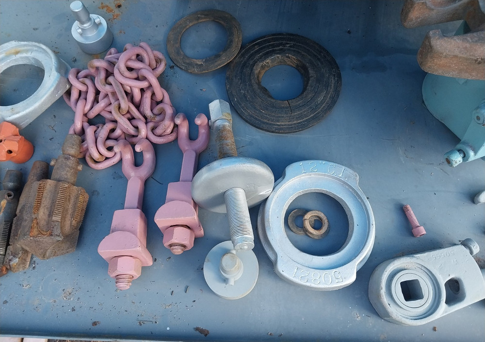 Mueller B 100 Pipe Tapping Machine With Original Metal Case, 6 Bits And Extra