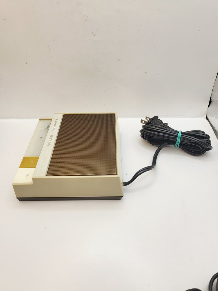VINTAGE REALISTIC PLUG 'N TALK FM WIRELESS INTERCOM MODEL 43-209A
