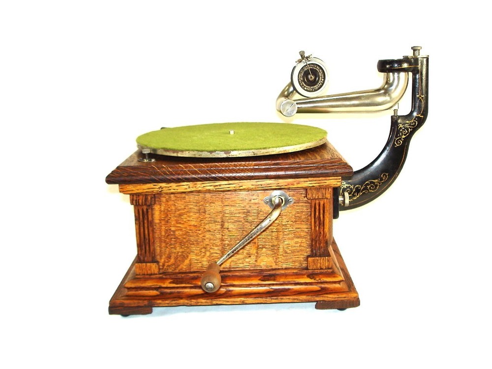Victor II Humpback Phonograph