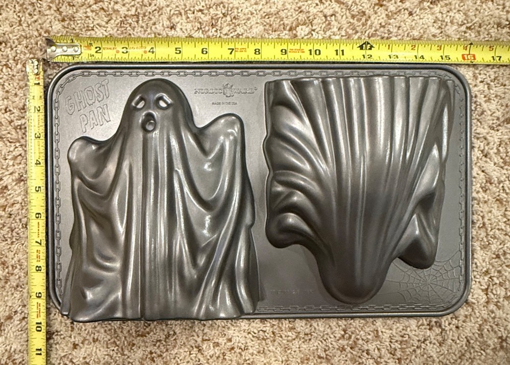 Nordic Ware 3D Ghost Pan (10 Cups)