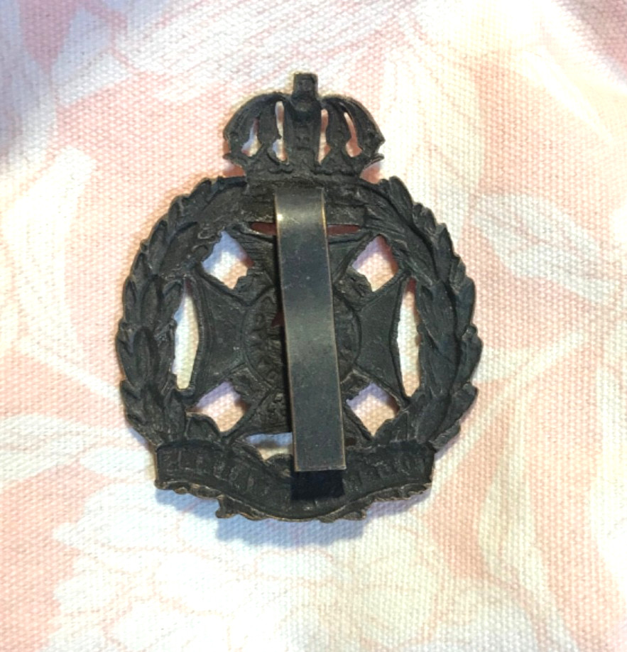Canada WWII Royal Rifles Cap badge