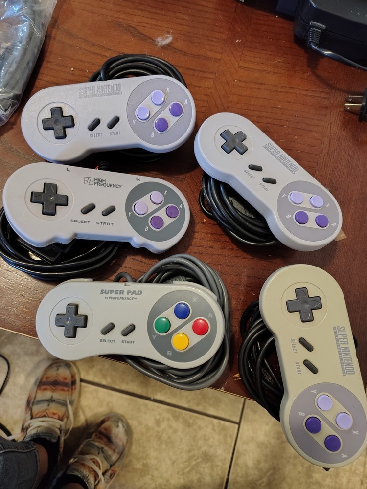 Nintendo SNS-001 Super NES Console Bundle w/ 4 Controllers, AV Cable, Adapter