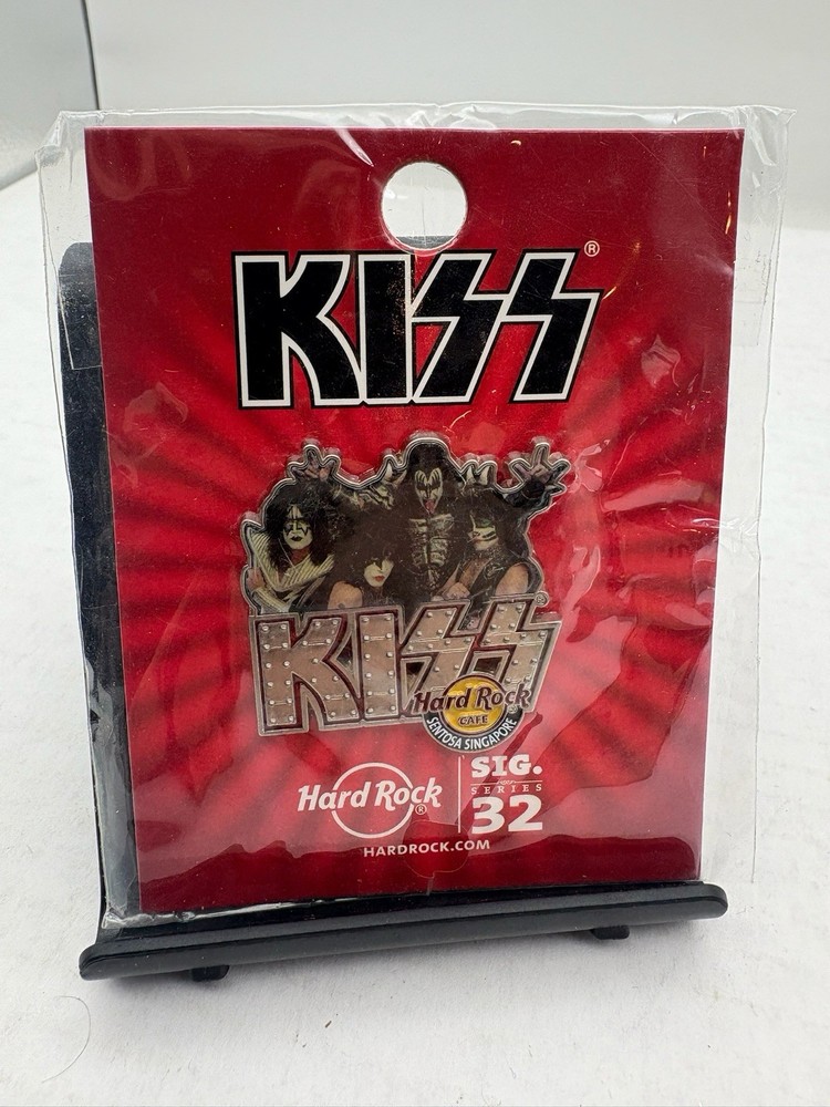 KISS Signature Pin Hard Rock Cafe Singapore 2014 Authentic Series 32 On Card New