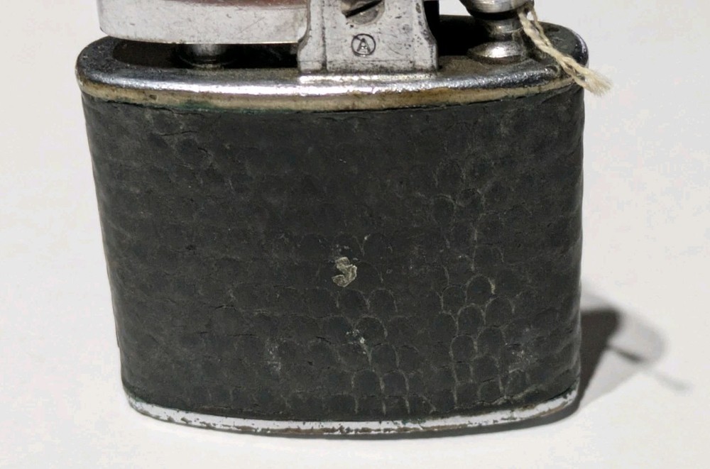 Ronson Standard Automatic Textured Black Leather Lighter