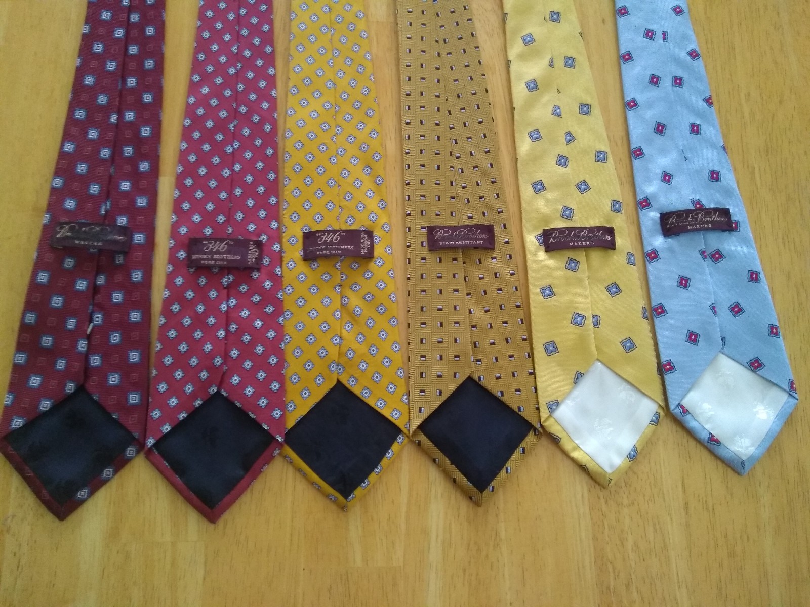 NWOT Brooks Brothers Boys Geometric / Medallion Trad Ivy Tie