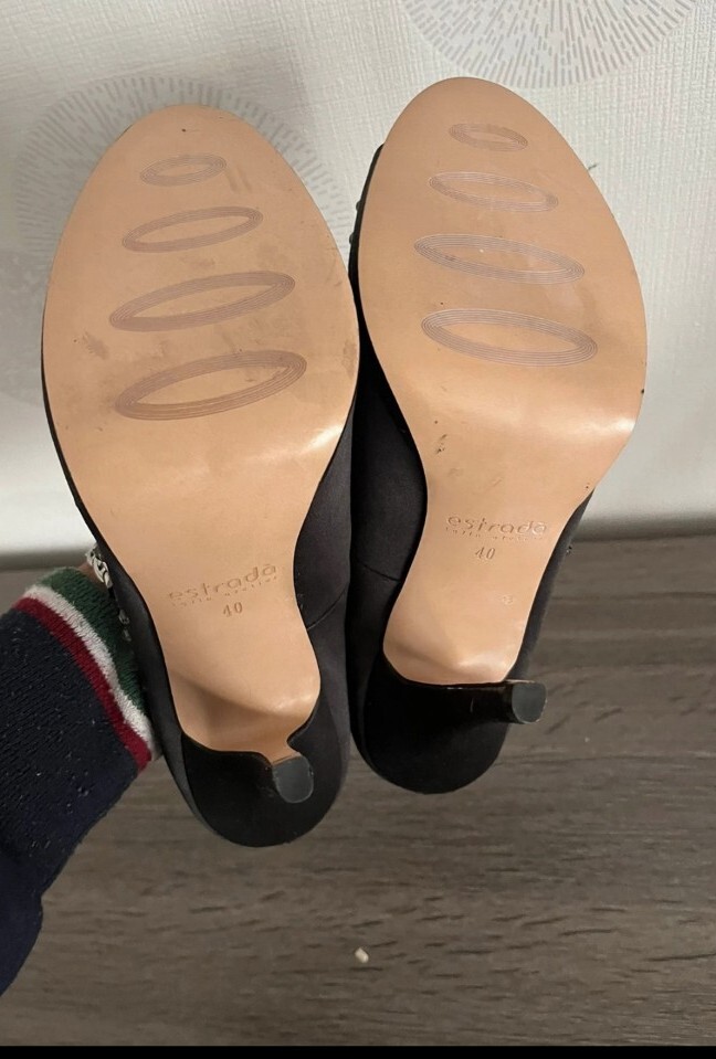 Estrada Neckline Size 40
