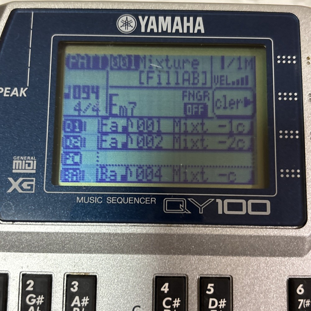 YAMAHA QY100 Music Sequencer Sampler Sound Module