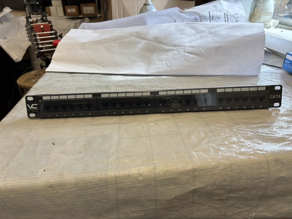 Vertical Cable CAT6e Unshielded 24-Port Patch Panel #042-377/24 New in Box