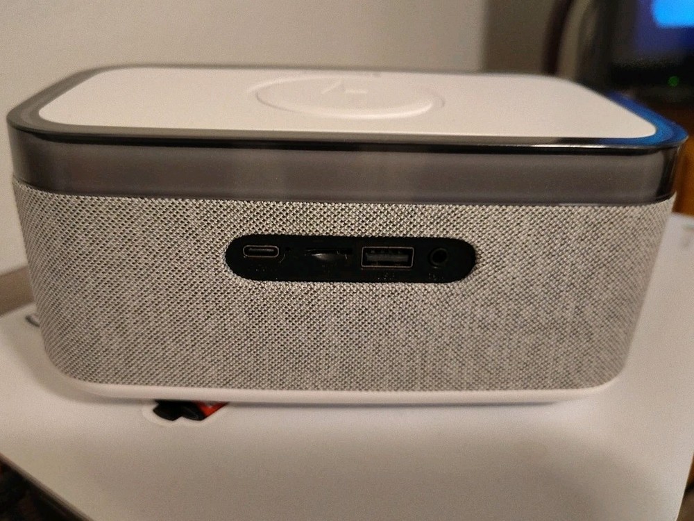 Chargeworx Wireless Charging Speaker Clock KH1017WH
