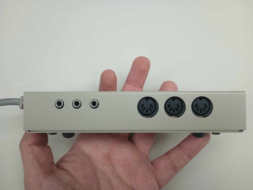 Roland Midi processing unit MPU-IPC-T W/ 2 MIDI cables