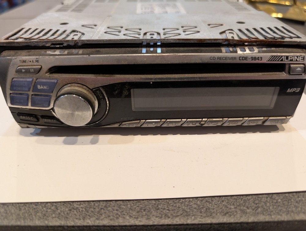 ALPINE CDE-9843 CAR STEREO