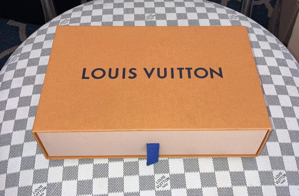 Authentic LOUIS VUITTON Drawer Style Empty Box 9 "x 5.75" x 2.25".