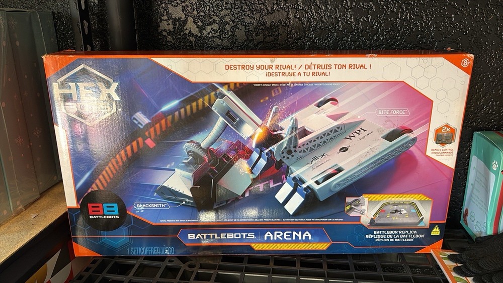 New HEX BOTS BattleBots Arena Bite Force & Blacksmith Remote Control Robot Toy