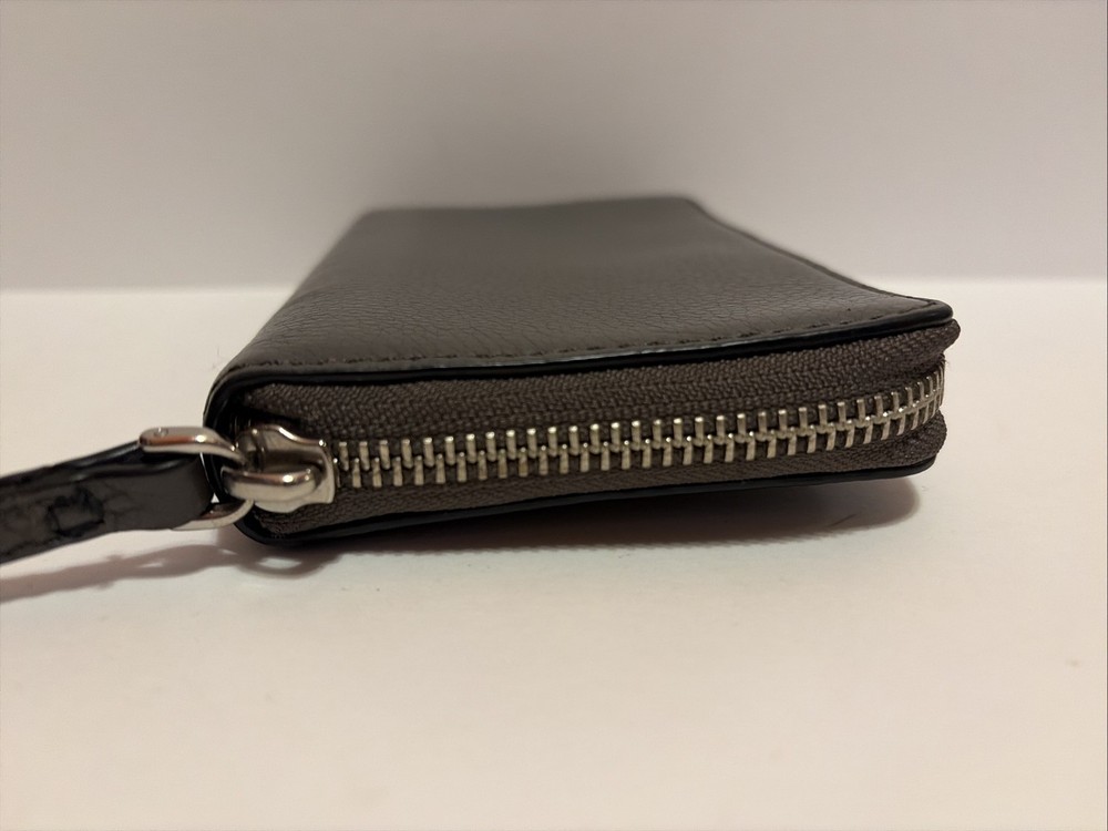 MARC JACOBS Grey Leather Zip Around Card Holder Wallet EUC