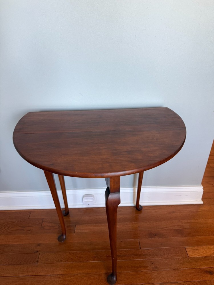 Eldred Wheeler Cherry Oval Queen Anne Style Drop Leaf Table