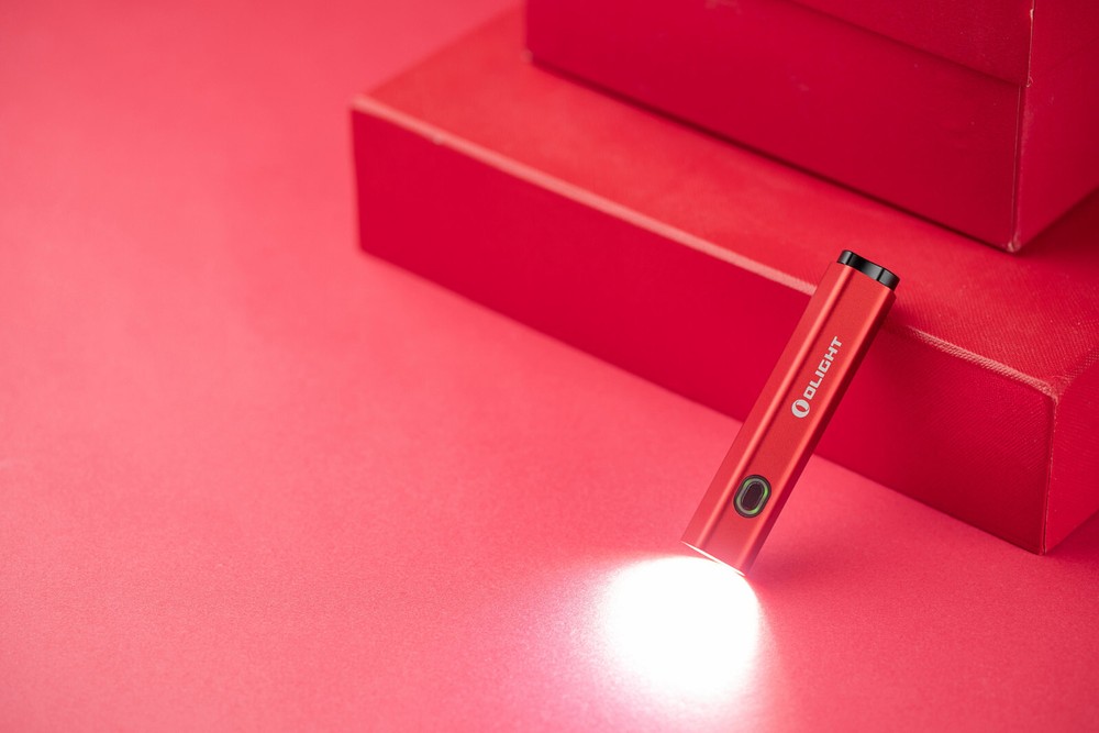 Olight Diffuse Red 700 Lumens EDC Pocket Flashlight, 6 Lighting Modes