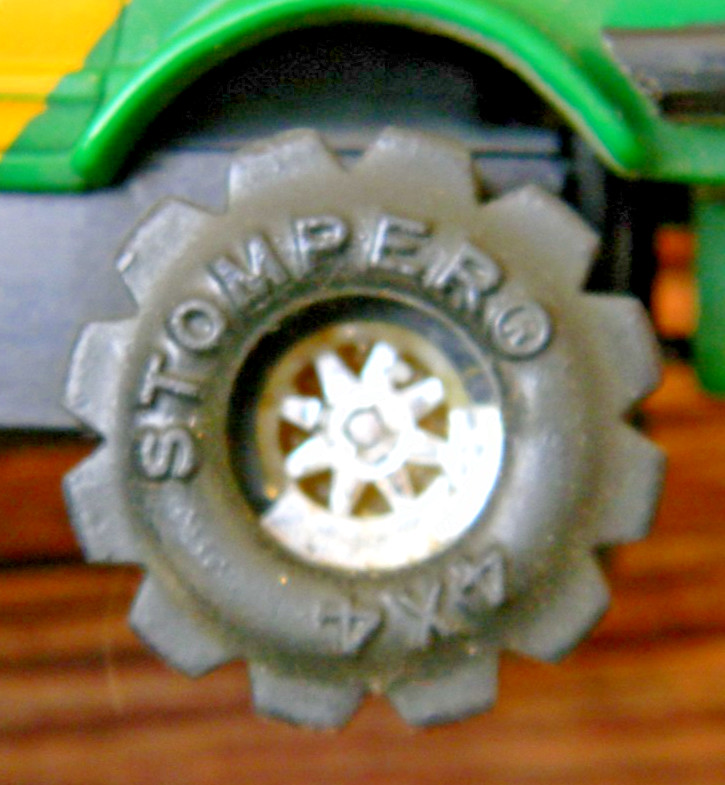 Schaper Stomper 4x4's Subaru Hatchback (Green)