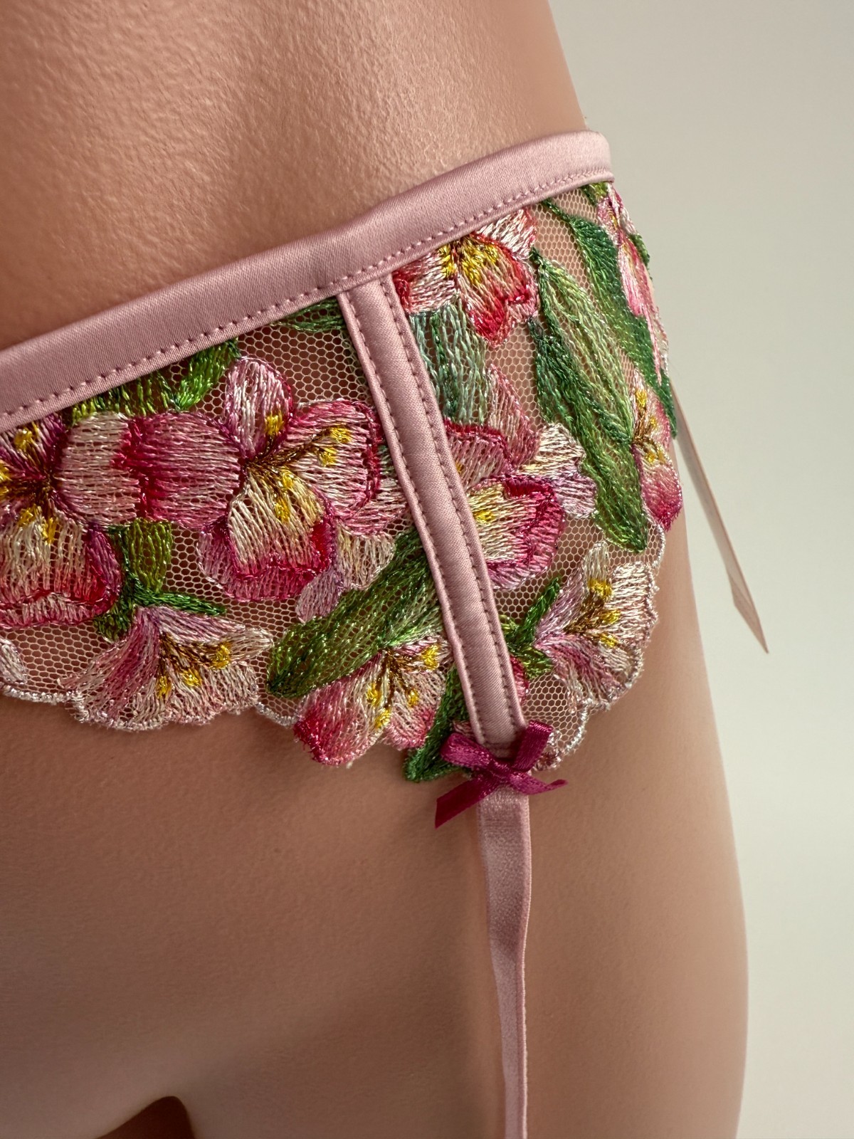 Victoria Secret Floral Embroidered Garter Belt Multicolor Size XS/S NWT