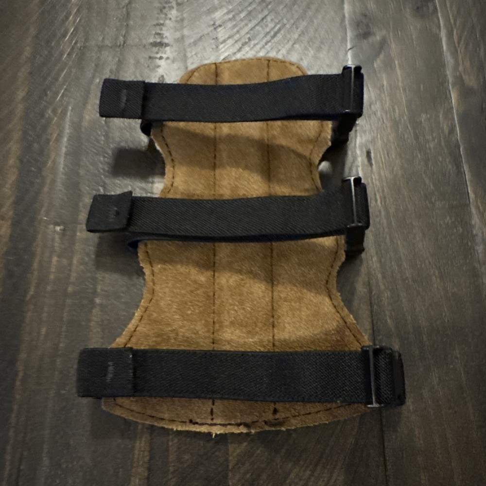 PSE King Break Up Camo 3-Strap Arm Guard Archery Bow Hunter - EUC